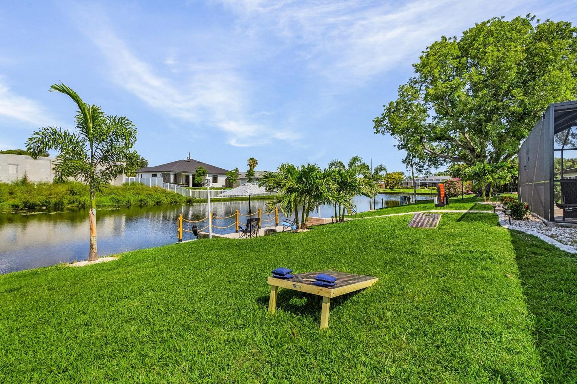 Cozy Retreat, Heated Pool, Water Canal, Bikes,3 Bedroom Cape Coral Extérieur photo